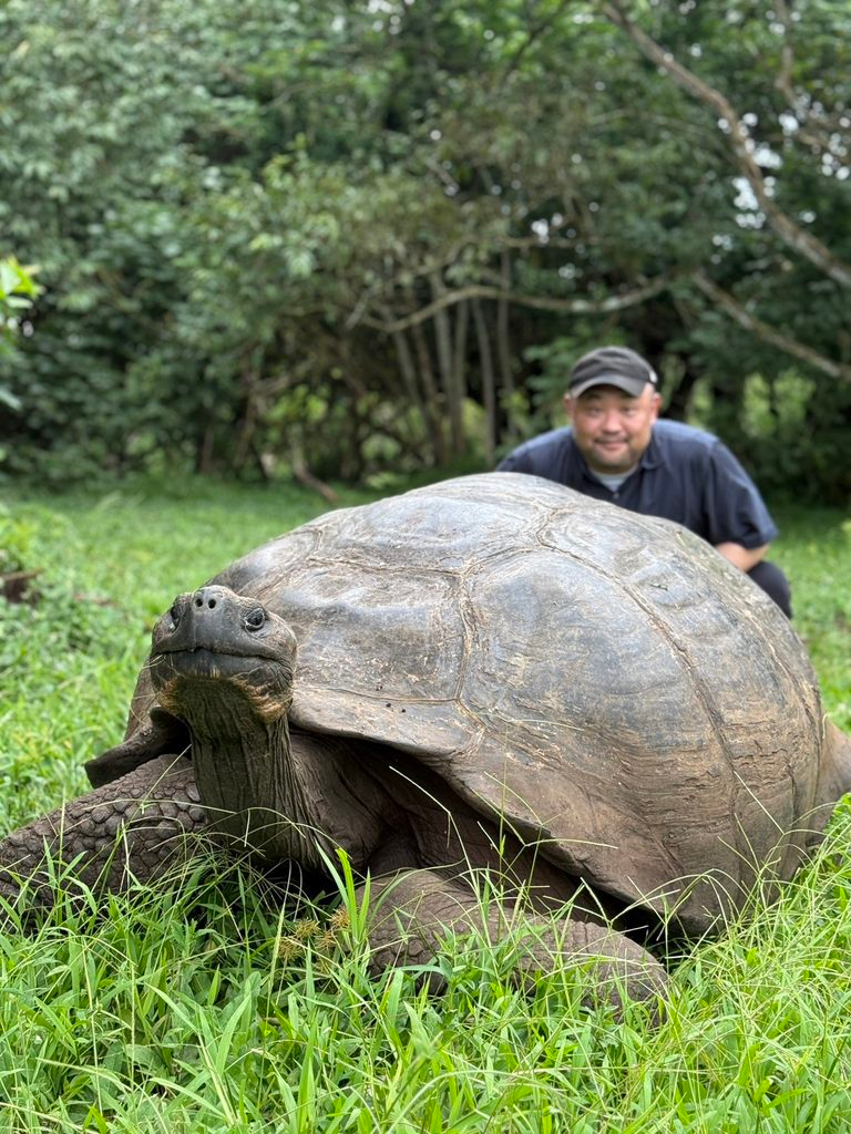 ガラパゴス諸島で出会った野生動物と取材風景